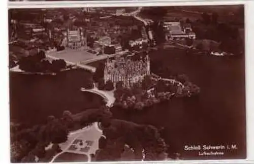 27930 Ak Schloß Schwerin in M. Luftaufnahme um 1930