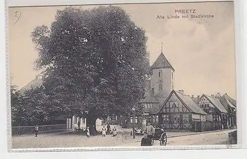 65227 Ak Preetz in Holstein alte Linde mit Stadtkirche um 1910