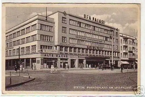 02697 Ak Stettin Paradeplatz am UFA Palast 1932