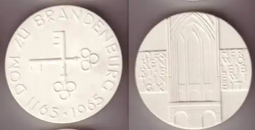 seltene weiße DDR Porzellan Medaille Dom zu Brandenburg 1165-1965
