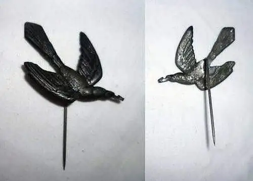 alte Anstecknadel mit Vogel Elster ? um 1920