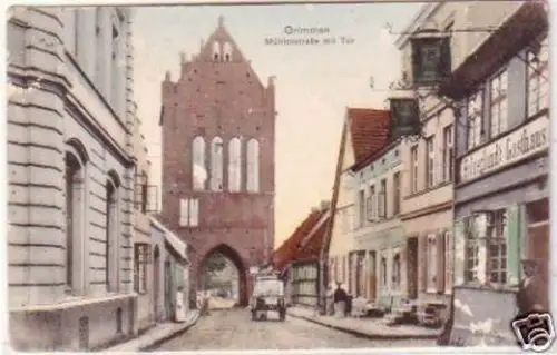 19711 Ak Grimmen Mühlenstraße mit Tor 1910
