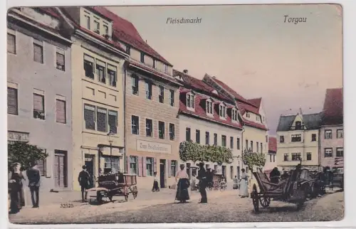 56621 Ak Torgau Fleischmarkt mit Gasthaus zum Reichskanzler 1910