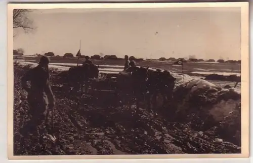 52588 Foto Ak Leski Polen Karpathen Pferdefuhrwerk im Morast im 2. Weltkrieg