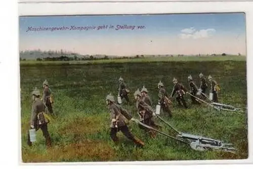 27221 Feldpost Ak Maschinengewehr Kompagnie geht in Stellung vor 1916