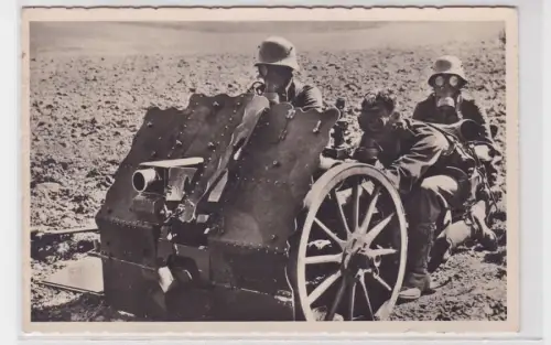 75214 Ak Minenwerfer in Gefechtsstellung Bedienung mit Gasmaske um 1940