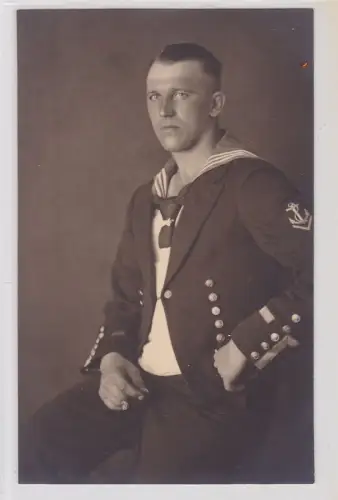 72939 Foto Ak Oberbootsmannsmaat mit Ärmelabzeichen um 1928