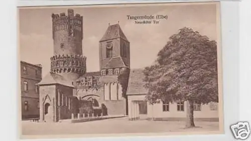 35512 Ak Tangermünde Neustädter Tor um 1920