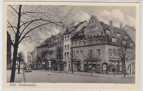 56999 Ak Zeitz Brüderstrasse mit Geschäften um 1940