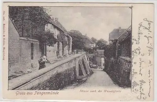 46570 Ak Gruß aus Tangermünde Straße nach der Wasserpforte 1901