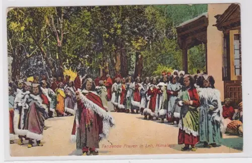 70359 Ak Tanzende Frauen in Leh, Himalaya um 1920