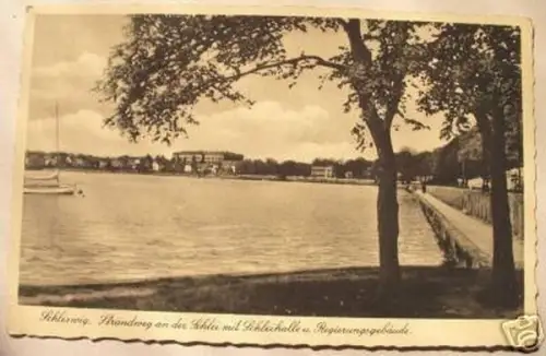 schöne Ak Schleswig Strandweg mit Regierungsgebäude1940