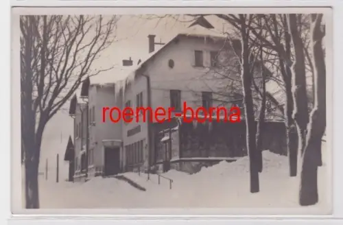 81632 Foto Ak Waldbaude Benecko Benetzko Riesengebirge im Winter 1944