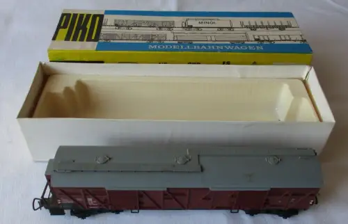 Modelleisenbahn PIKO gedeckter Güterwagen m. Bremserhaus DR Spur H0 OVP (167670)