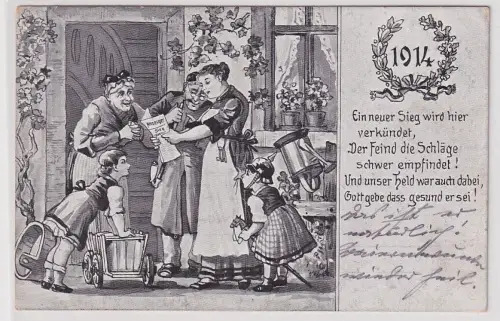 25797 Ak Patriotika 1. Weltkrieg Familie liest Zeitungs-Siegesnachrichten  1914