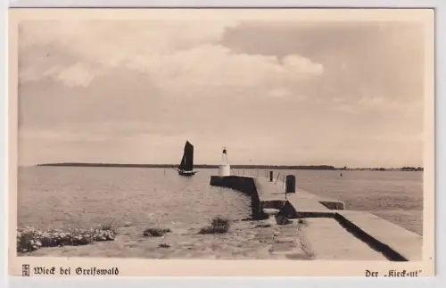 35515 Foto Ak Wieck bei Greifswald Der "Kieck-ut" 1940