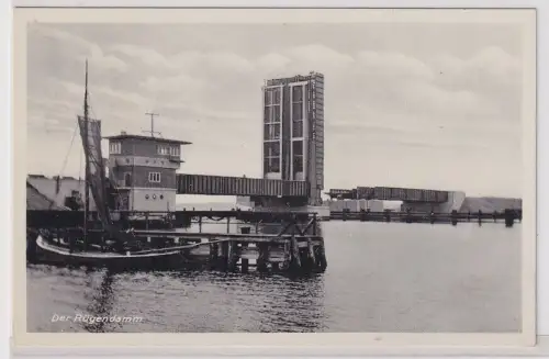 908487 AK Der Rügendamm - hochgeklappte Brücke mit Segelboot, Bahnpost 1928