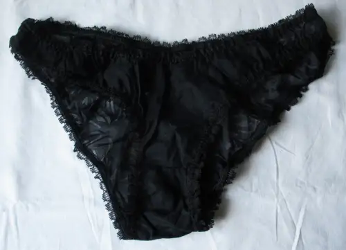 DDR Dessous Slip schwarz Spitze Dederon Gr. 42 Marke Stretta (159866)