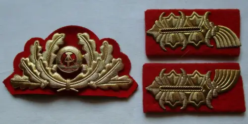 DDR Mützenabzeichen Kokarde Kragenspiegel General Nationale Volksarmee (114562)