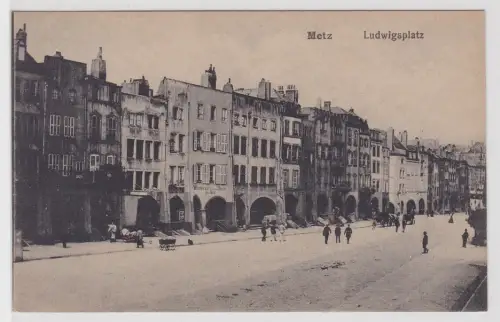 99647 Ak Metz - Ludwigsplatz, Straßenansicht mit Geschäften 