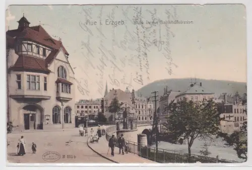 48399 AK Aue im Erzgebirge - Blick in die Bahnhofsstrasse, Straßenansicht 