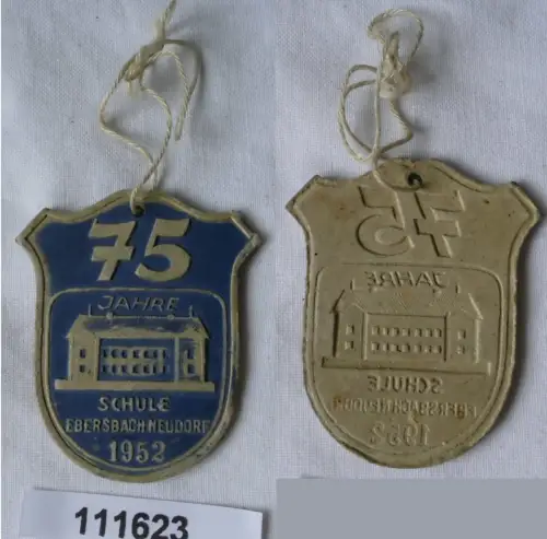 altes Papp Abzeichen 75 Jahre Schule Ebersbach Neudorf 1952 (111623)