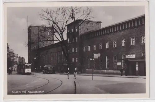 62262 Foto AK Beuthen (Bytom) Oberschlesien - Hauptbahnhof mit Straßenbahn
