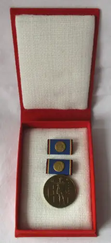 DDR  Medaille verdienter Bauarbeiter der DDR Bartel 92 b (105112)