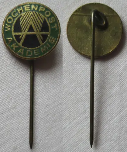 emaillierte DDR Anstecknadel Wochenpost Akademie (101965)