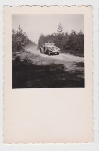 23715 Foto Wehrmacht Jeep in Tarnfarbe im 2. Weltkrieg