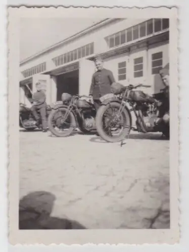 50269 Original Foto Wehrmacht Fuhrpark mit Motorrädern 2.Weltkrieg