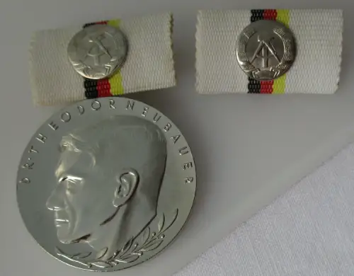 DDR Orden Dr. Theodor Neubauer Medaille in Silber im Etui Bartel 177g (116126)