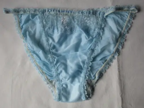 DDR Dessous Slip hellblau Spitze Dederon Größe 42 Marke Stretta (159722)