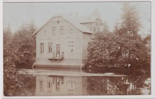 908228 Foto Ak Groß Döbern (polnisch Dobrzeń Wielki)  Haus am See 1910