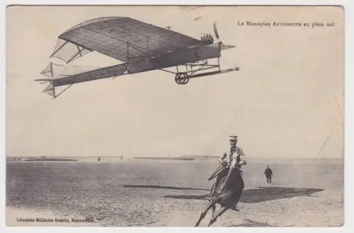 64827 Militär Feldpost AK Eindecker Antoinette im vollen Flug davor Reiter 1915