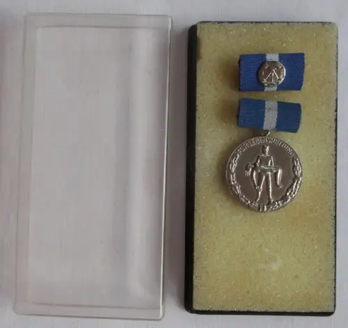 DDR Rettungsmedaille für Lebensrettung Bartel 136 h (157883)