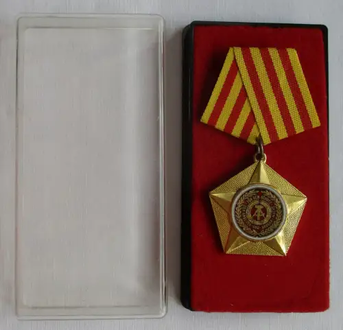 DDR Kampforden "Für Verdienste um Volk und Vaterland" Gold Kriegsband (123710)