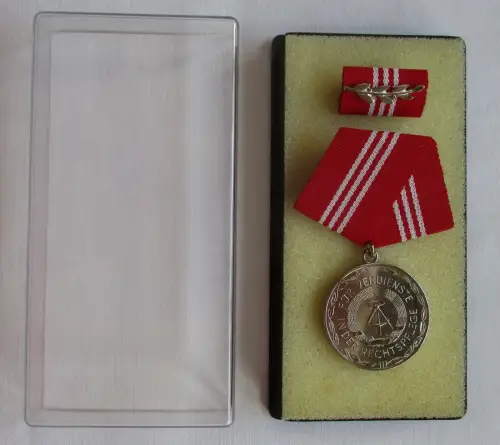 DDR Medaille für Verdienste in der Rechtspflege in Silber Bartel 201 e (126151)