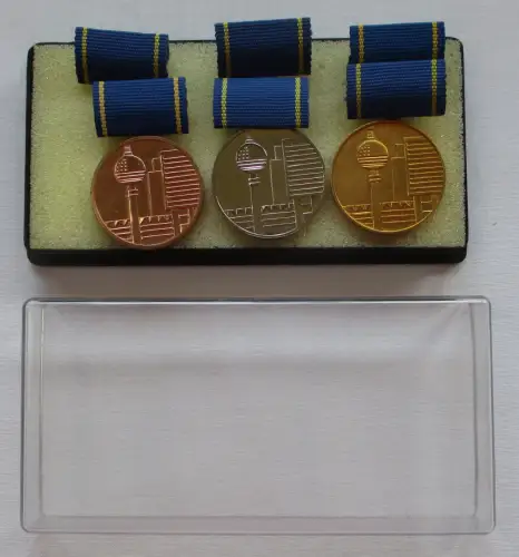 3 x DDR Medaillen für Leistungen im Bauwesen Gold Silber Bronze (129145)