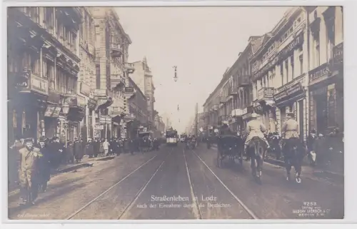 903425 AK Straßenleben Lodz Litzmannstadt nach der Einnahme durch die Deutschen