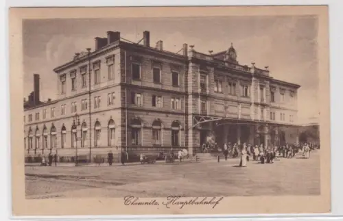 905666 Ak Chemnitz - Hauptbahnhof, Straßenansicht mit Menschen 1919