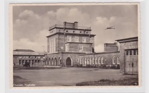 905945 Feldpost AK Chemnitz - Flughafen, Straßenansicht mit Flugzeug 1941