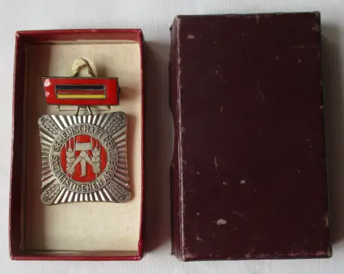 DDR Abzeichen Orden Gemeinschaft der sozialistischen Arbeit im Etui (104522)