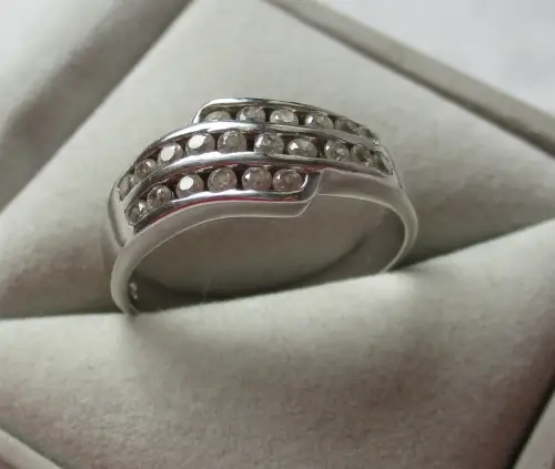 hochwertiger 925er Sterling Silber Ring mit weißen Steinen (100117)