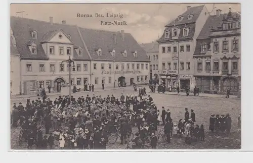 51214 AK Borna (Bezirk Leipzig) - Platz-Musik mit Hotel zum goldenen Stern