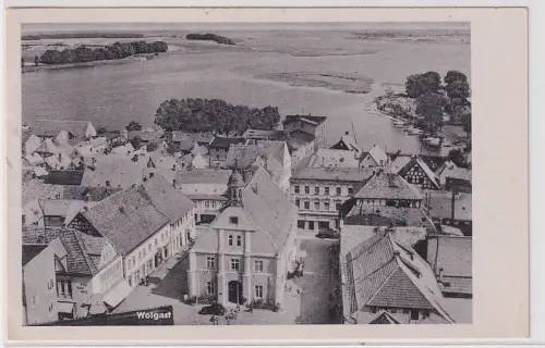 908071 AK Wolgast - Ortsansicht mit Rathaus und Bootsstegen 1946