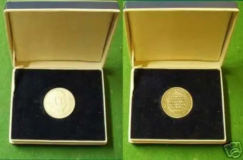 schöne DDR Medaille Pablo Neruda 1904-1973 im Etui
