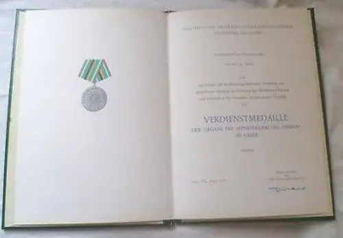DDR Verdienstmedaille in Silber plus Urkunde 1982