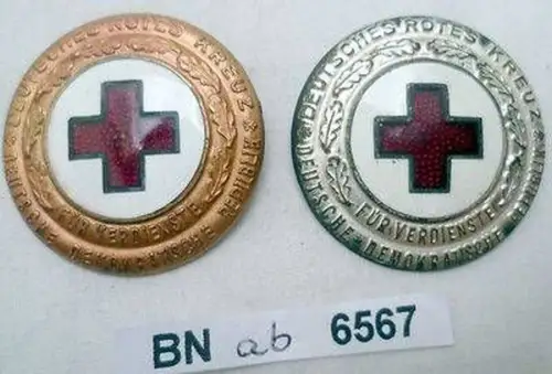 2 x DDR Ehrenzeichen des DRK in Silber und Bronze mit Nummer