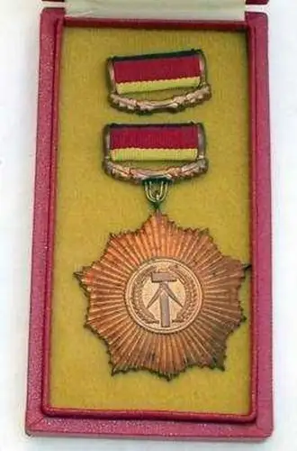 DDR Vaterländischer Verdienstorden in Bronze im Etui